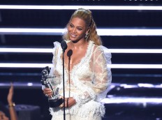 Beyonce dominates an Olympic-sized VMA awards 