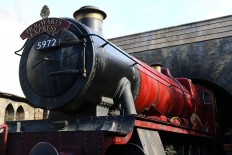 Harry Potter Festival lets attendees ride ‘Hogwarts Express’  