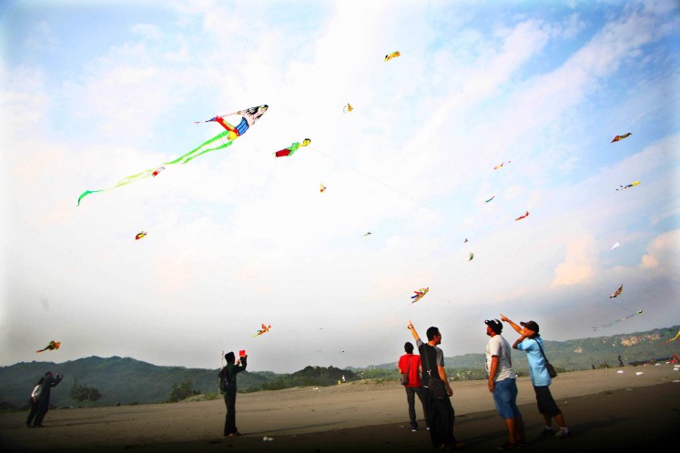 Kites festival decorates Bantul's skies