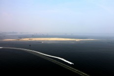 Police continue questioning ministers over Jakarta Bay project