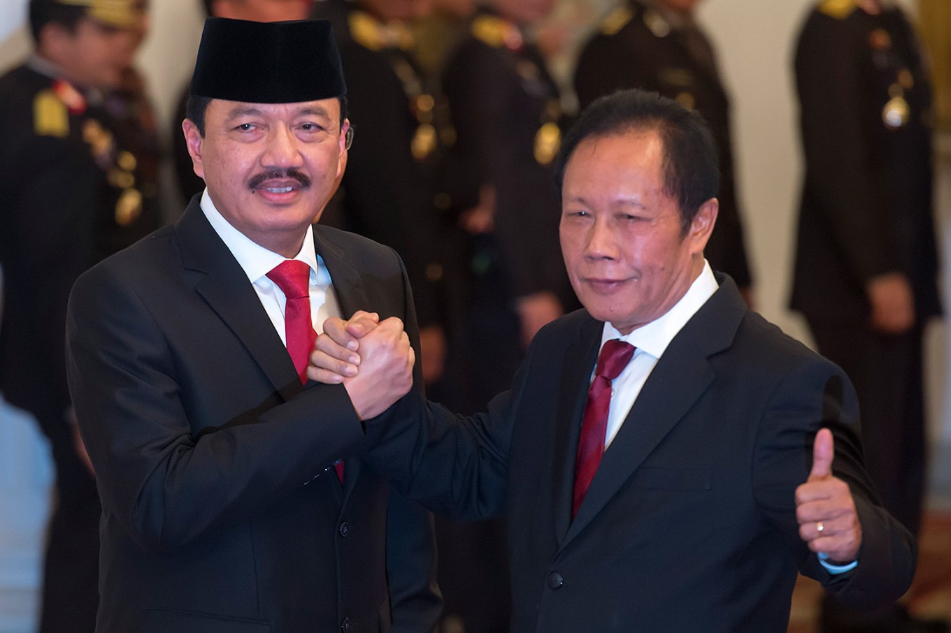 Spy chief: New State Intelligence Agency (BIN) director Gen. Budi Gunawan (left) receives congratulation from his predecessor Sutiyoso after the former's inauguration ceremony at the State Palace on Sept. 9, 2016. 