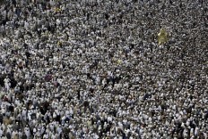 In this Wednesday, Sept. 7, 2016 file photo, Muslim pilgrims circle the Kaaba and try to touch Maqam Ibrahim or The Station of Abraham, the golden glass structure top right, at the Grand Mosque in the Muslim holy city of Mecca, Saudi Arabia. Muslim pilgrims have begun arriving at the holiest sites in Islam ahead of the annual hajj pilgrimage in Saudi Arabia, with some weeping with their hands outstretched for a fleeting touch of the Kaaba. The cube-shaped shrine, at the center of Mecca's Grand Mosque, is the site the world’s 1.6 billion Muslims pray toward five times a day. AP Photo/Nariman El-Mofty