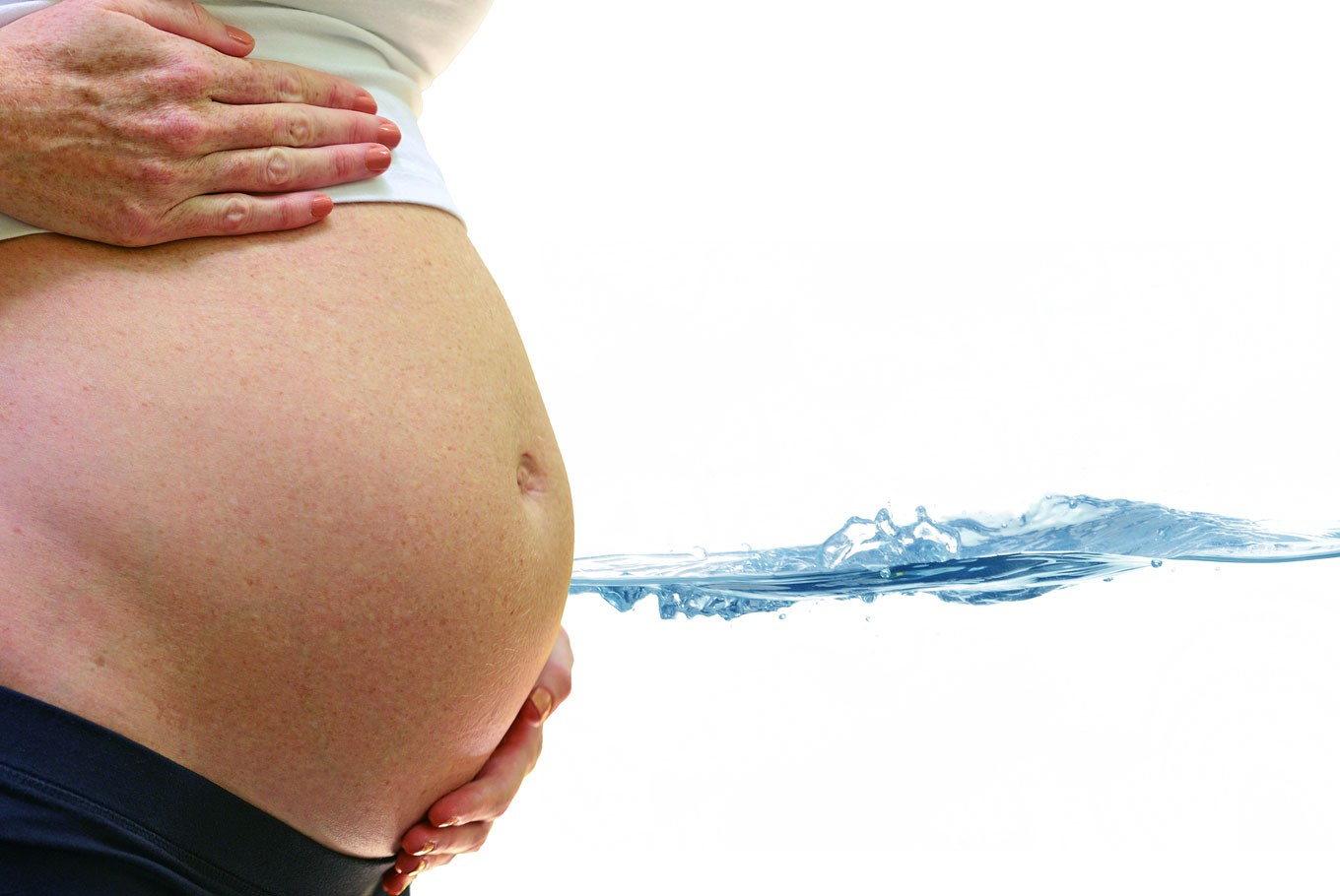 Беременность выделения перед родами. Воды у женщин беременных. Беременные рожают в воде.