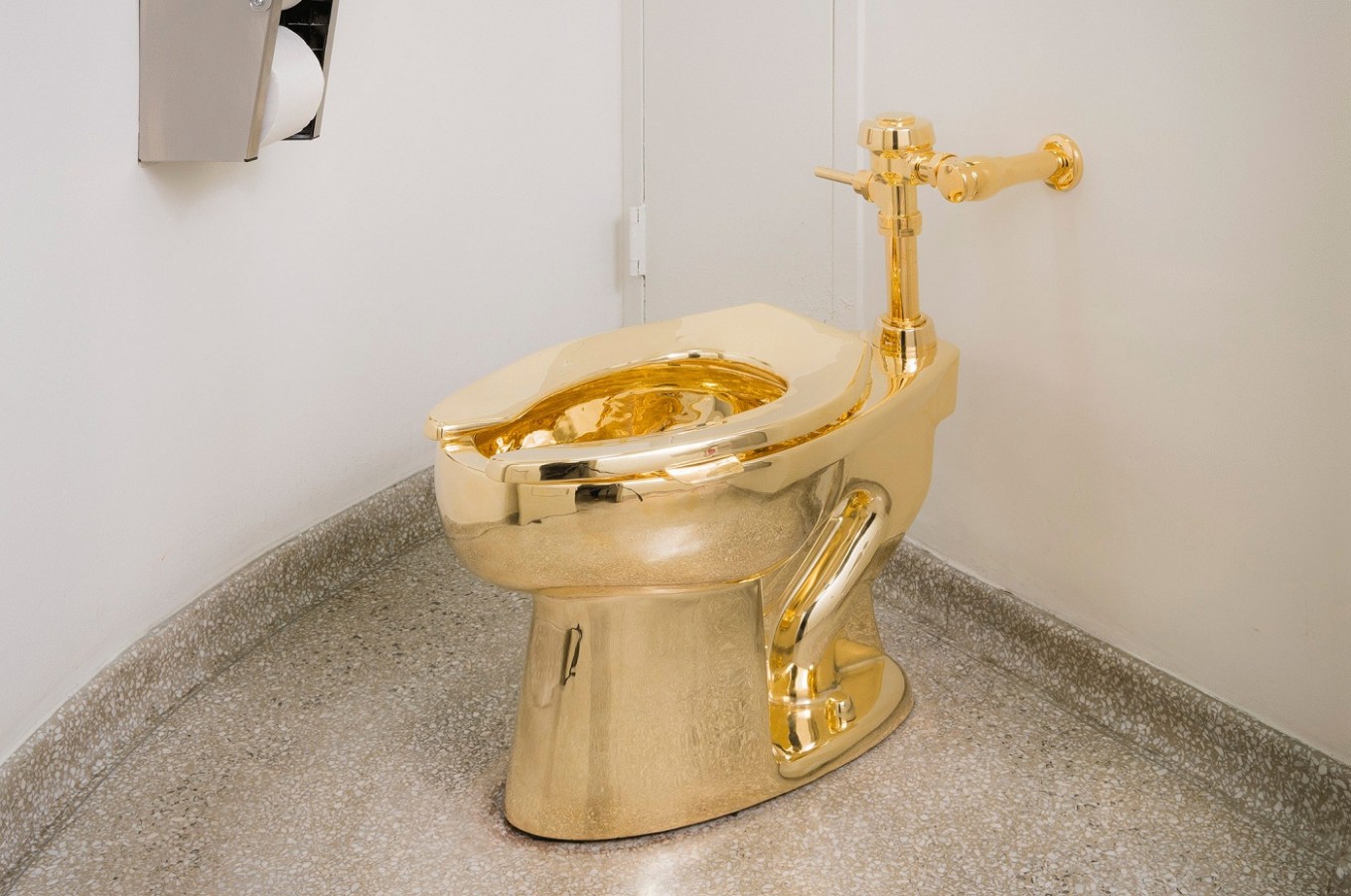 Nyc Museum Invites Viewers To Use 18 Karat Gold Toilet News Viewers To Use 18 Karat Gold Toilet