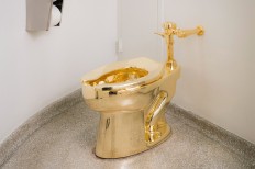 NYC museum invites viewers to use 18-karat gold toilet 
