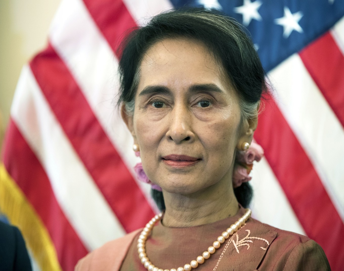 Nobel laureate Aung San Suu Kyi gets humanitarian award - People - The ...