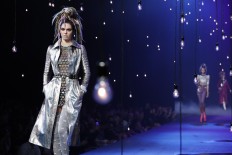 Marc Jacobs apologizes for response to critics of dreadlocks 