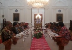 Jokowi gather economists, biz associations in a lunch