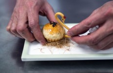 26 Shanghai restaurants see Michelin stars