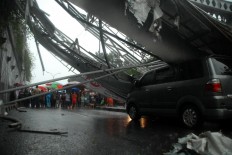 Jakarta to pay for education of footbridge victim's children