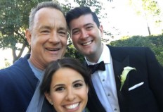 Tom Hanks gatecrashes NY couple&rsquo;s wedding shoot