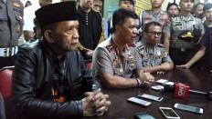 Police seeking five suspects in Gowa council building attack 