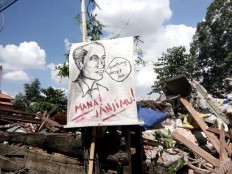 Ahok criticizes Anies for promising land grants 