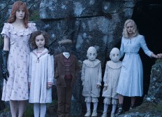 Review: 'Miss Peregrine's Home for Peculiar Children' a satisfying adaptation