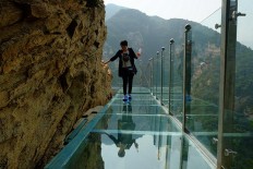 New glass path opens near Beijing
