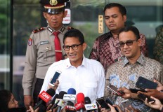 Anies, Sandiaga promise more city cleaners