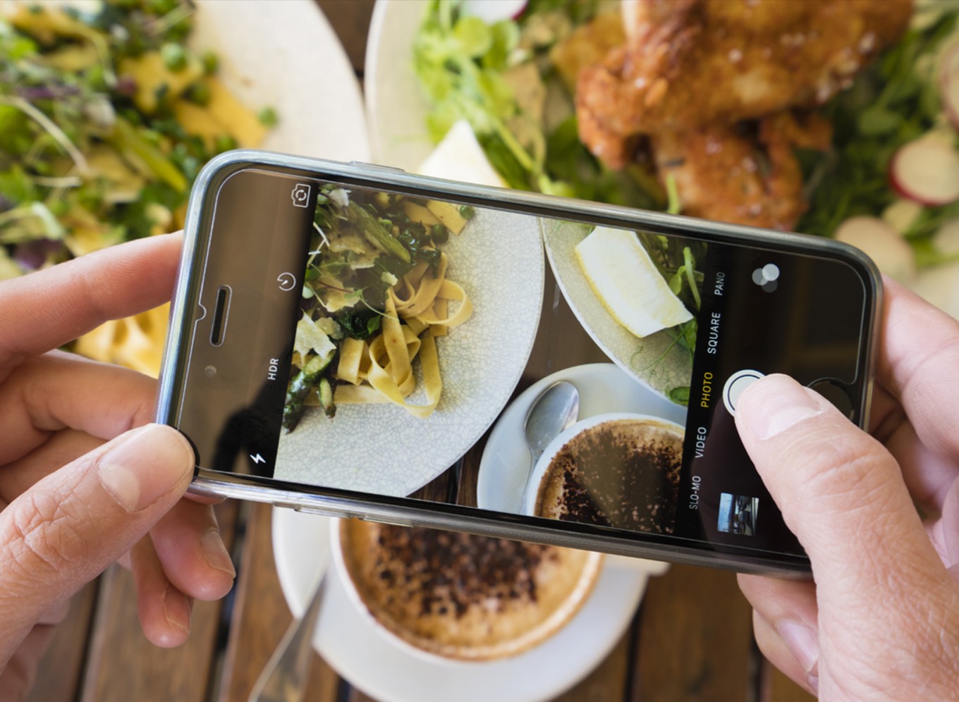 From the screens to the stomach: social media in the culinary world