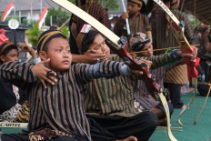 Youngsters continue the jemparingan tradition of their forefathers. JP/ Ganug Nugroho Adi