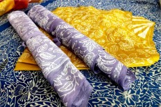 Looking at the other side of batik