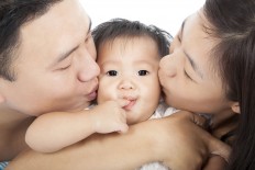 Why you should be careful when kissing newborns