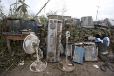 Hurricane creates new crisis in Haiti, aid begins arriving 