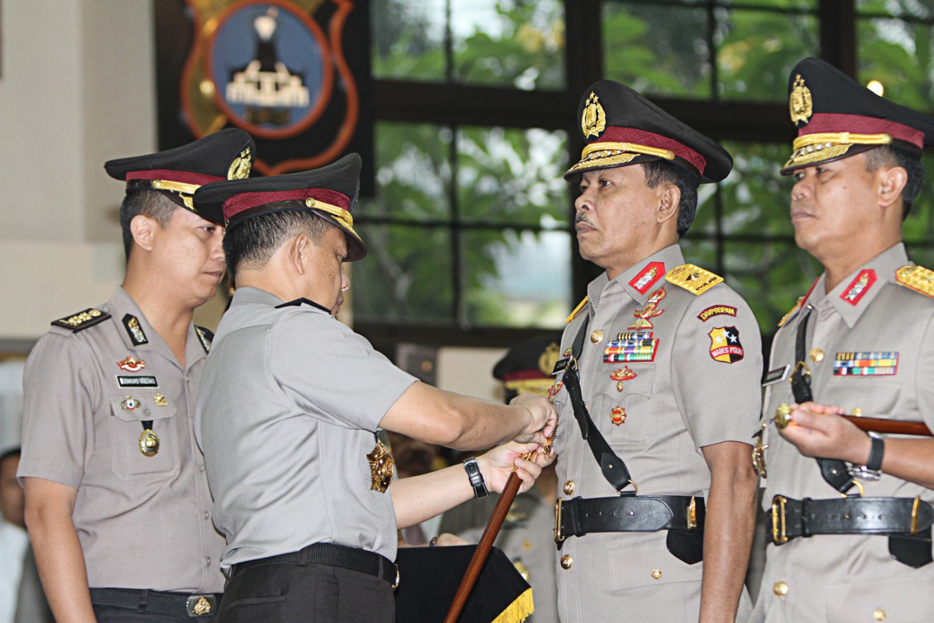 National Police chief Gen.Tito Karnavian (second left) puts an insignia on newly inaugurated Internal Affairs Division (Propam) chief Brig. Gen. Idham Aziz (second right), who replaces Insp. Gen. M. Iriawan, during a hand-over ceremony in Jakarta on Sept. 30. 