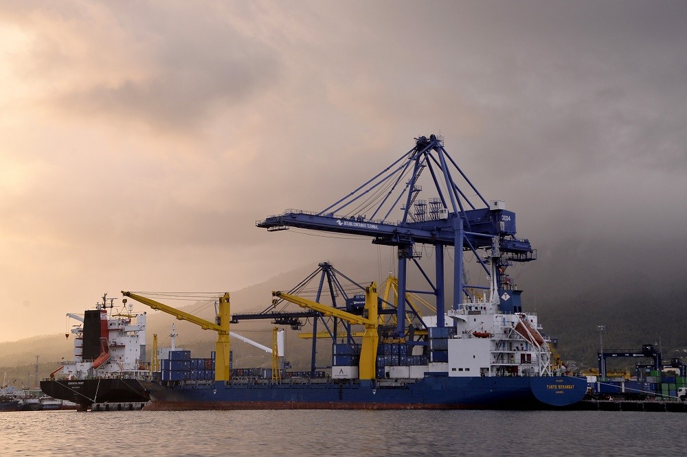 A ship discharges cargo at Bitung Cargo Port in North Sulawesi on Oct. 10. The government wants to turn the port into an international hub seaport (IHSP) to promote trade in eastern Indonesia.