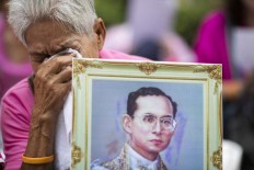 BREAKING NEWS: Thailand weeps over King Bhumibol's departure