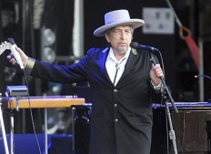 Bob Dylan wins Nobel in literature