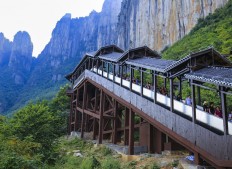 World's longest sightseeing escalator built in China