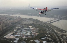 Pyongyang's latest fad: Sightseeing in ultralight airplanes 