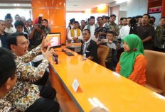 Residents wait 7 hours to apply for ID cards