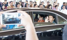 Jokowi instructs local administrations to combat illegal levies