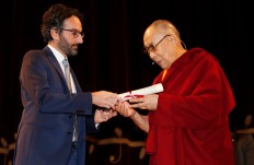 Milan honors Dalai Lama as citizen over China's objections 