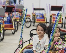 Anies to make special routes for 'becak' 