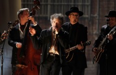 Nobel academy member calls Bob Dylan's silence 'arrogant' 