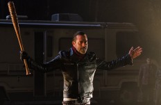 Negan's victim revealed in 'Walking Dead' premiere