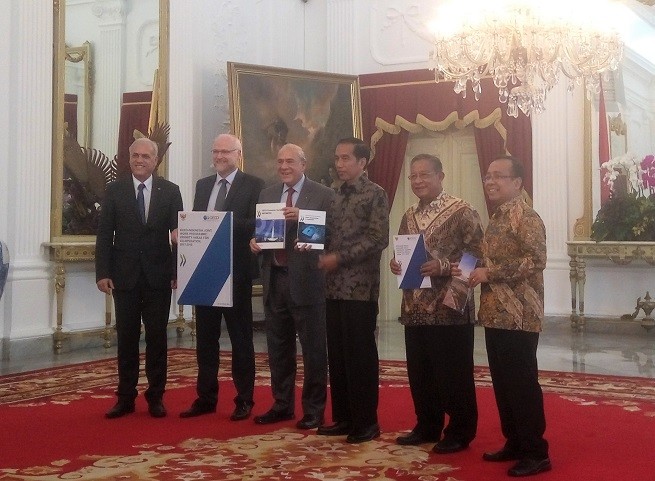 Jokowi holds courtesy meeting with OECD
