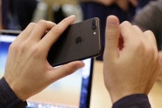 Blurring effect comes to iPhone 7 Plus with software update 