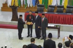  Ahok officially transfers office to acting governor