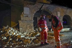 2 quakes rattle Italy, crumbling buildings and causing panic 