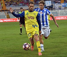 Earthquake temporarily halts Italian league match 