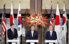 US Deputy Secretary of State Antony Blinken (left) Japanese and South Korean counterparts Shinsuke Sugiyama (center) and Lim Sung-Nam, attend a joint press conference in the Iikura guesthouse in Tokyo, Oct. 27, 2016. 