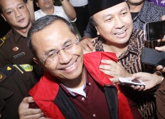 Former minister Dahlan tried for corruption