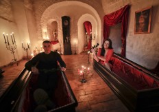 Romania: 2 Canadians to sleep in coffins at Dracula's Castle 