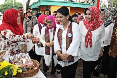 First Lady Iriana praises N. Sumatra handicrafts