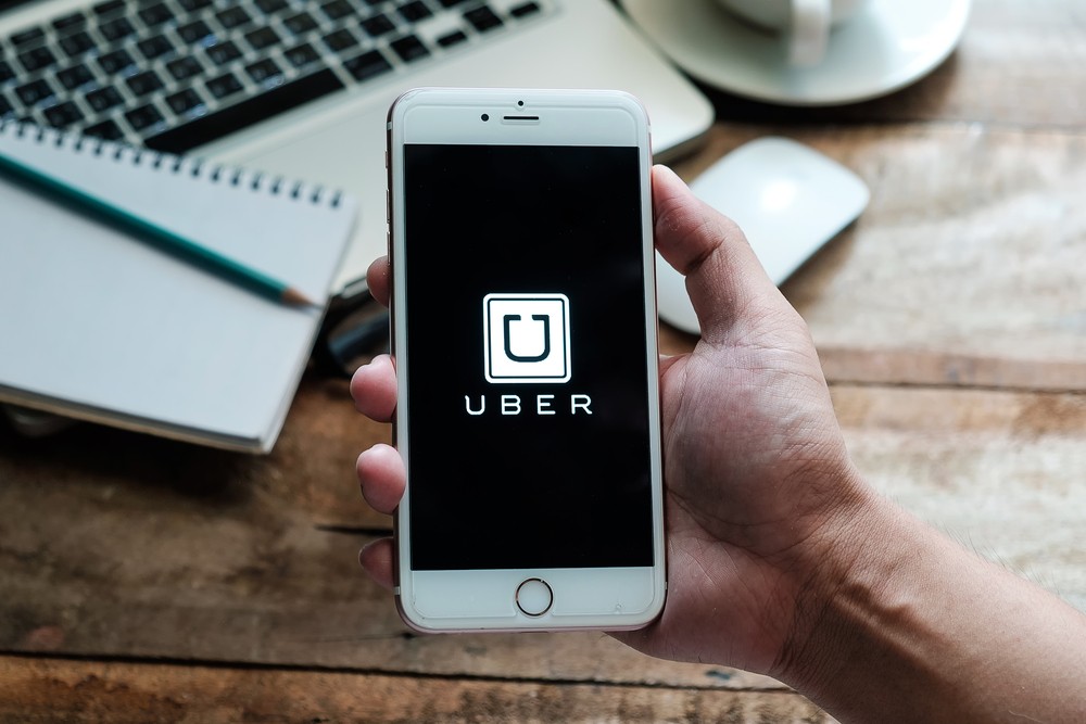 Uber drivers aren't employees, French court rules