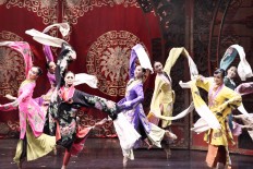 'The Red Lantern' raised up 'en pointe'