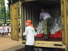 Free food, drinks keep protesters happy