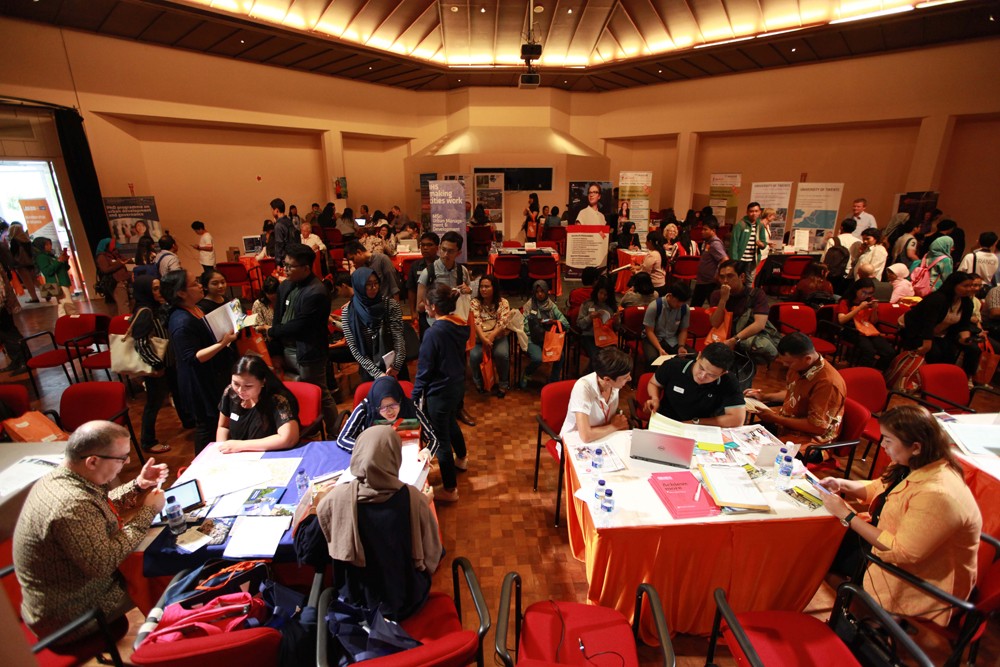 Hundreds of Jakartans flock to Dutch Placement Day 2016 - Inforial ...